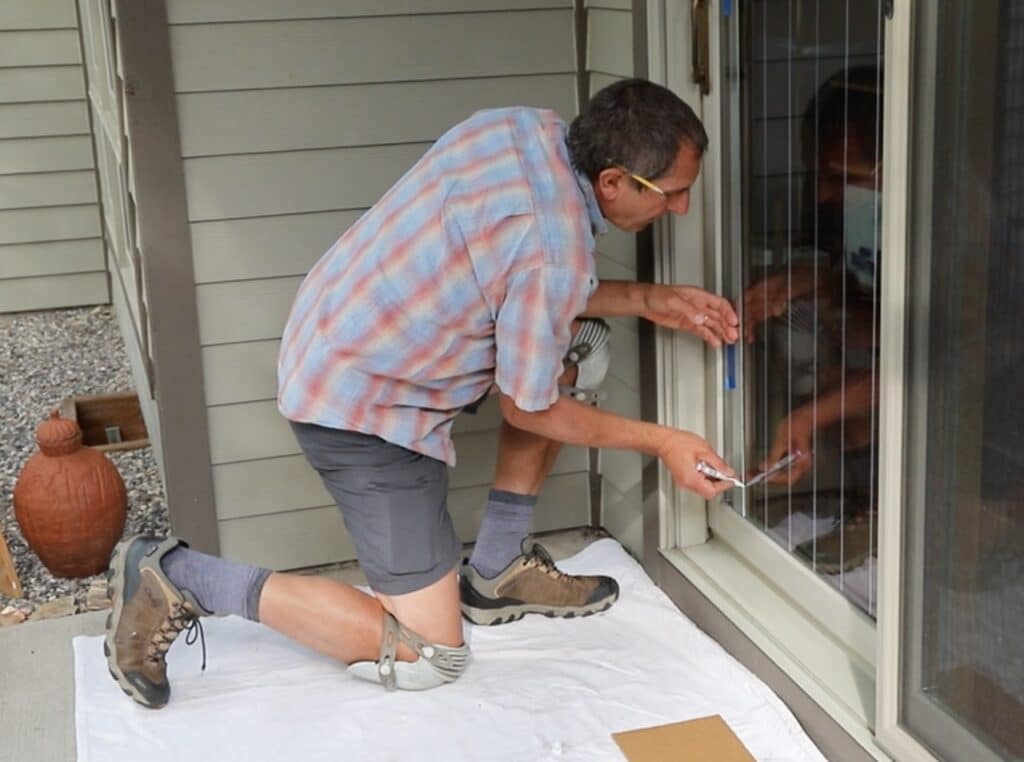 Bill striping window